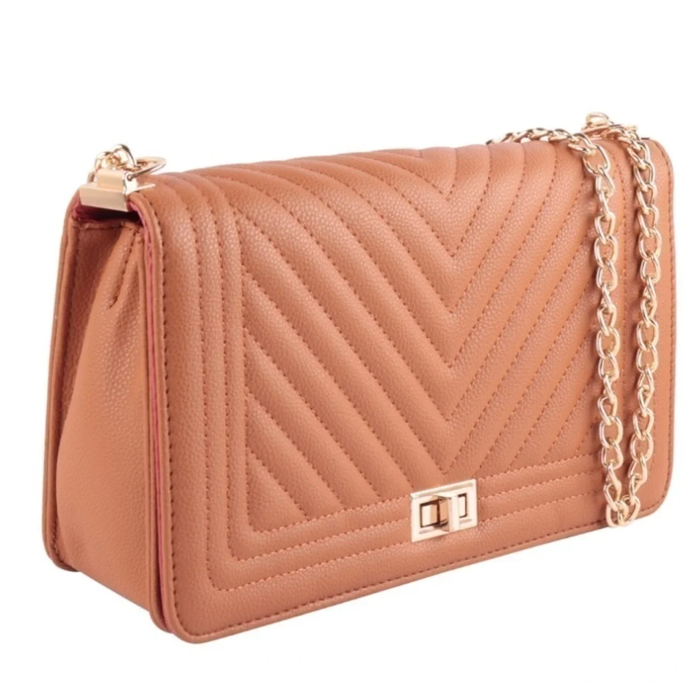 Cute faux leather quilted chevron crossbody bag NWOT